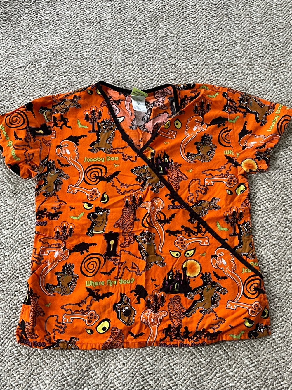 Women’s Small Scooby Doo Halloween Print Scrub Top